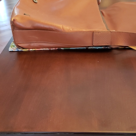 Gorgeous leather shoulder bag - Picture 4 of 14